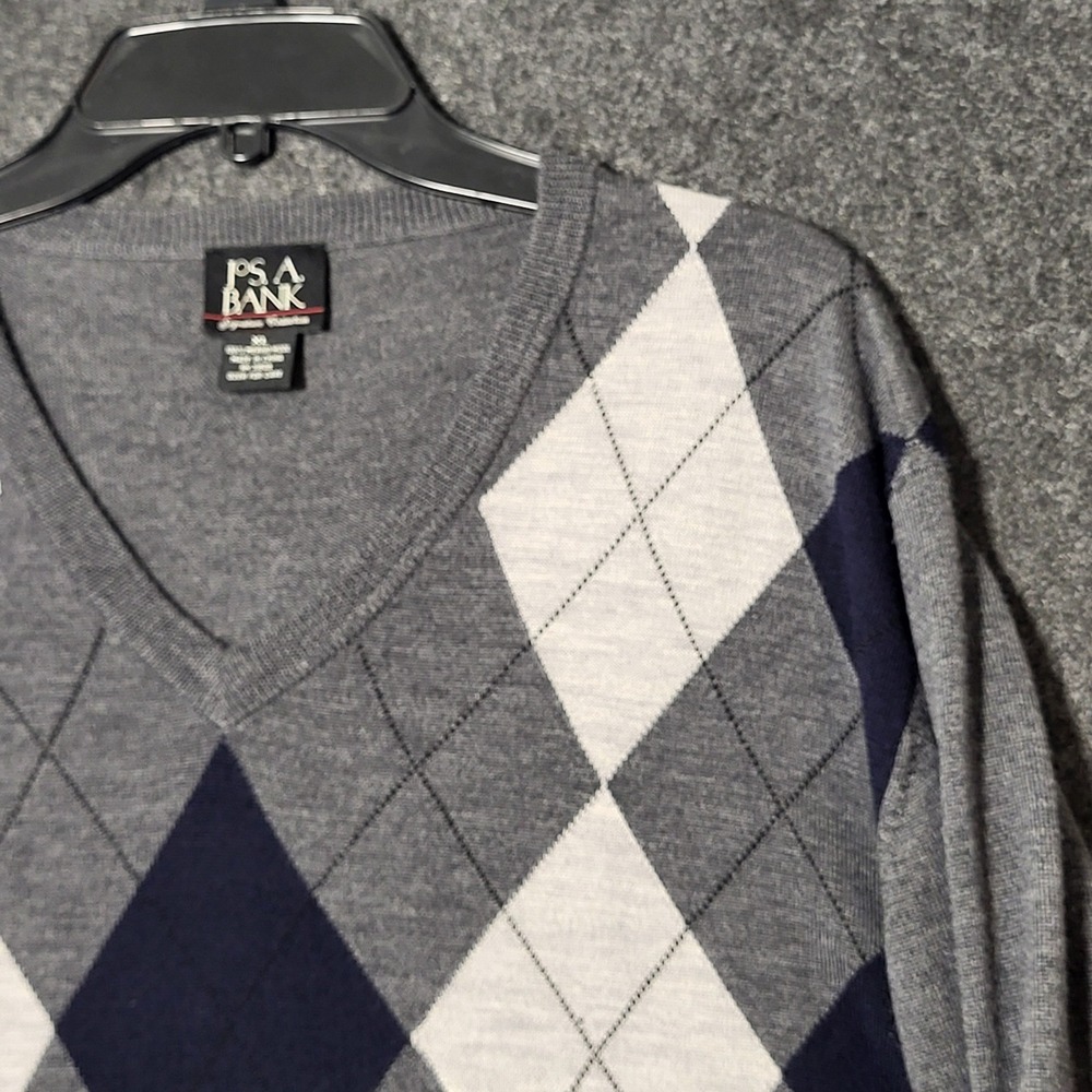 Jos A Bank Signature Collection Merino Wool Argyle V-Neck Sweater Gray Navy XL